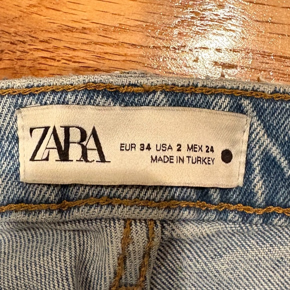 Distressed Blue Jeans Size 2 - Picture 3 of 3